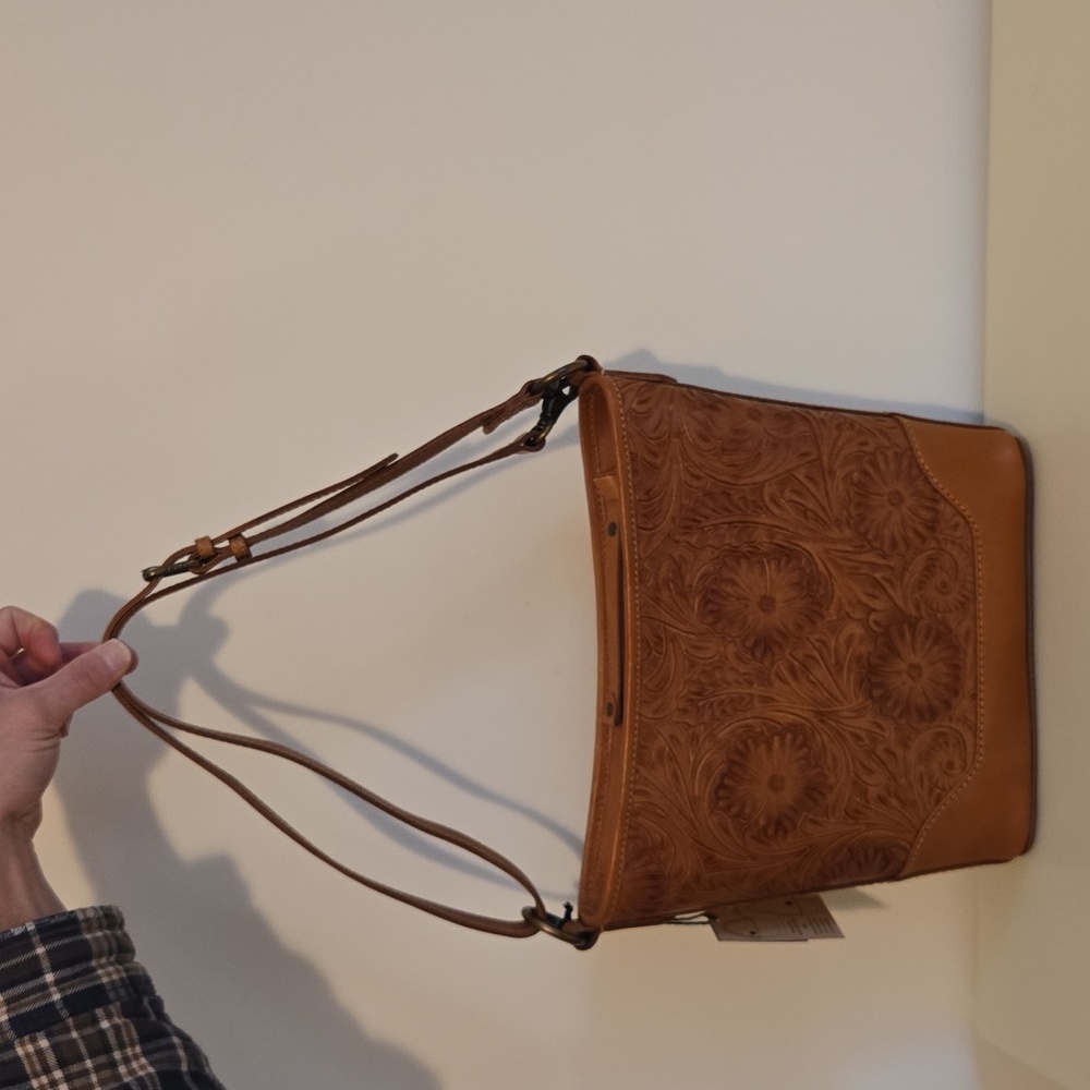 Frye MELISSA ARTISAN HOBO IN SUNFLOWER. NWT LIMITED EDITION - Picture 14 of 14